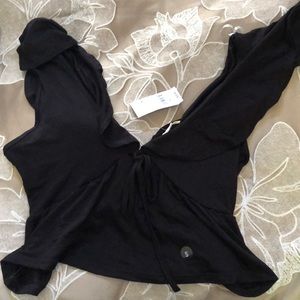 Black ruffle sleeve crop top